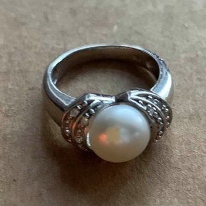 SILVER PEARL RING